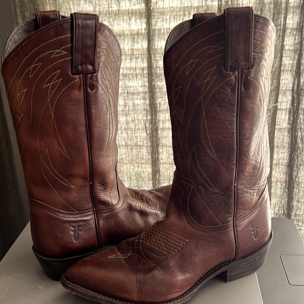 Frye boots!! Woman size 10 beautiful leather!